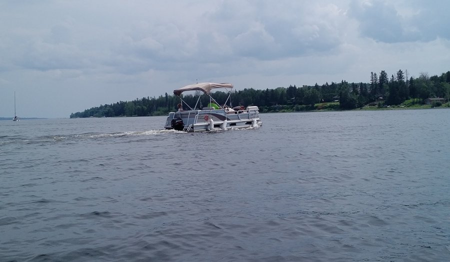 SPECIAL! Rent a boat for the long weekend.