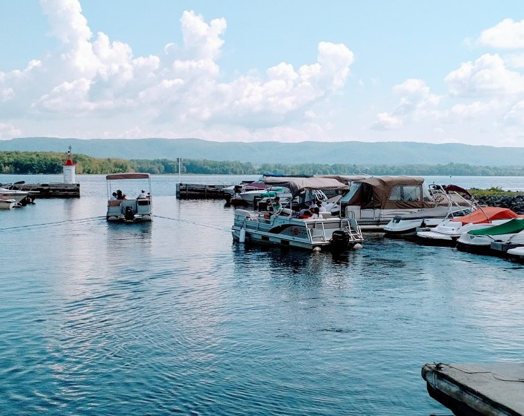 Arnprior Boaters, There is still a marina near you on the Ottawa River