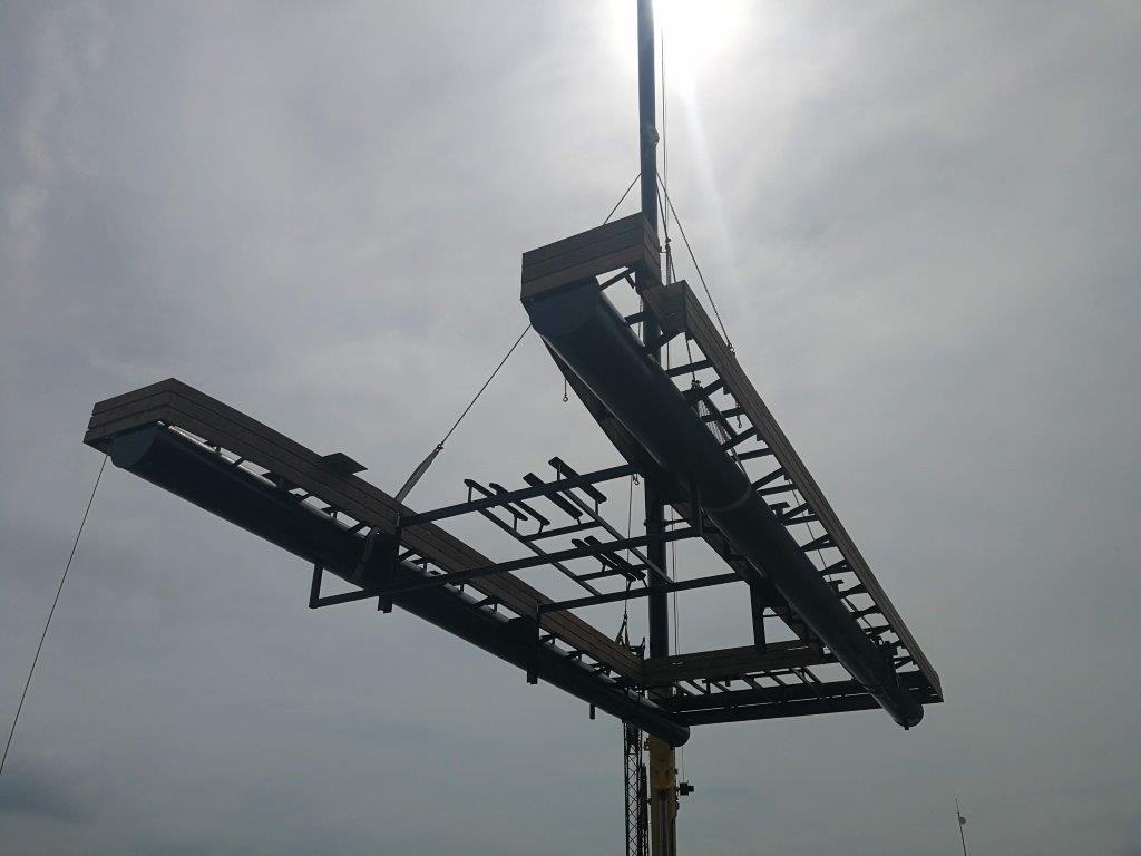 Floating dock with integrated lift launched